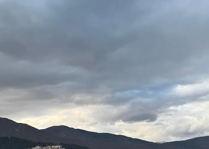 דירה Near The *